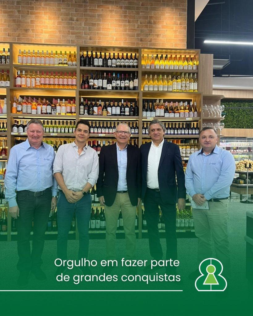 Imobiliária Bassanesi na inauguração do de Supermercado Apolo em Caxias do Sul